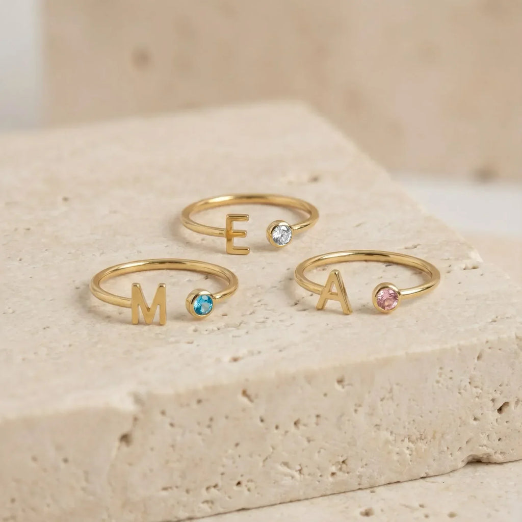 Bague réglable avec pierre de naissance initiale