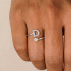 Bague initiale scintillante