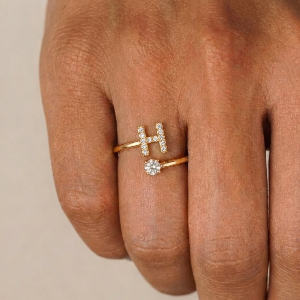 Bague initiale scintillante
