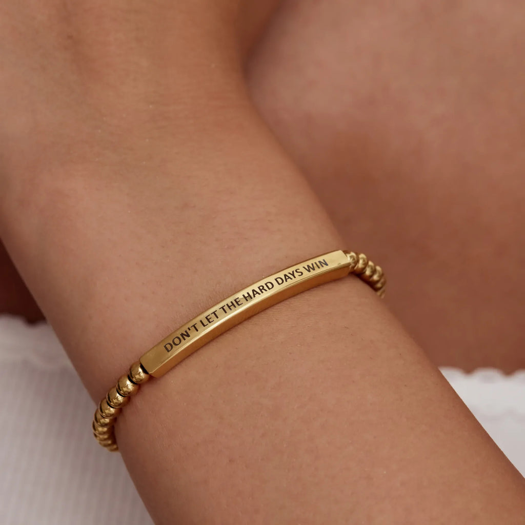 Bracelet perlé « Ne laissez pas les jours difficiles gagner »