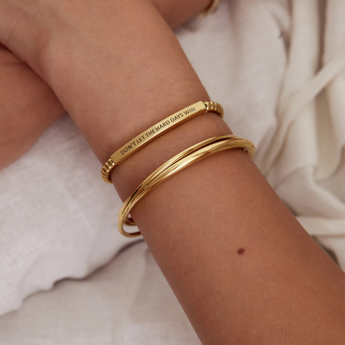 Bracelet perlé « Ne laissez pas les jours difficiles gagner »