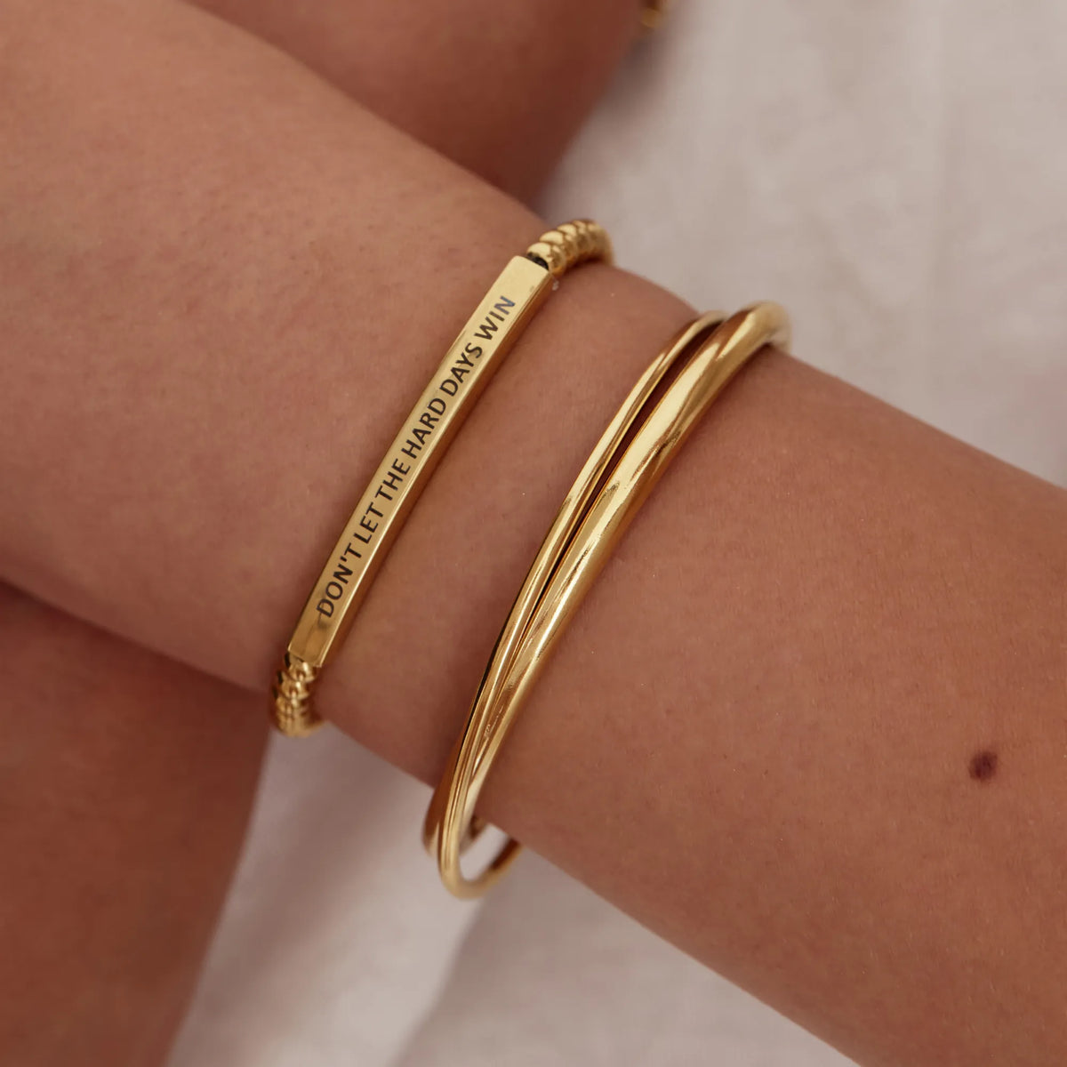 Bracelet perlé « Ne laissez pas les jours difficiles gagner »