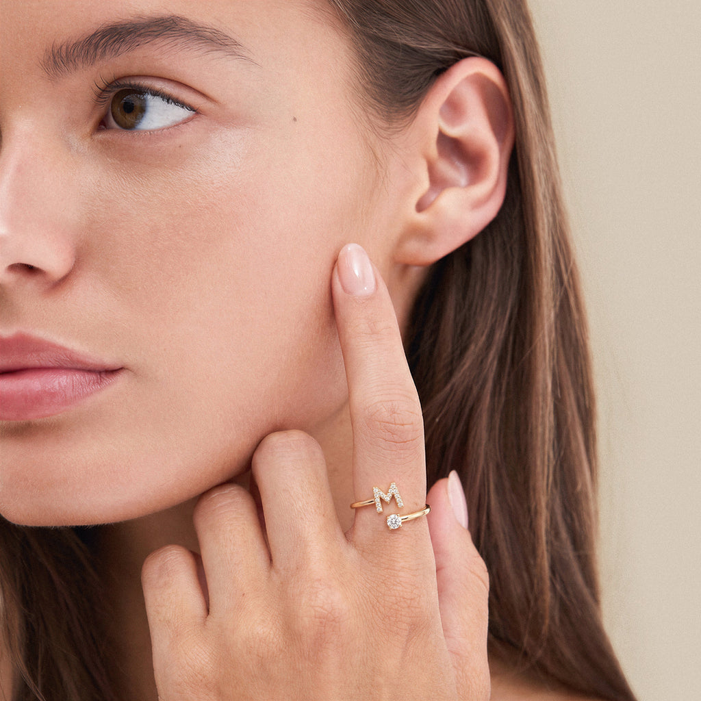 Bague initiale scintillante