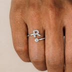 Bague initiale scintillante