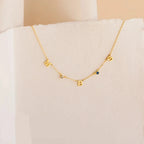 Collier délicat personnalisé avec initiale et pierre de naissance