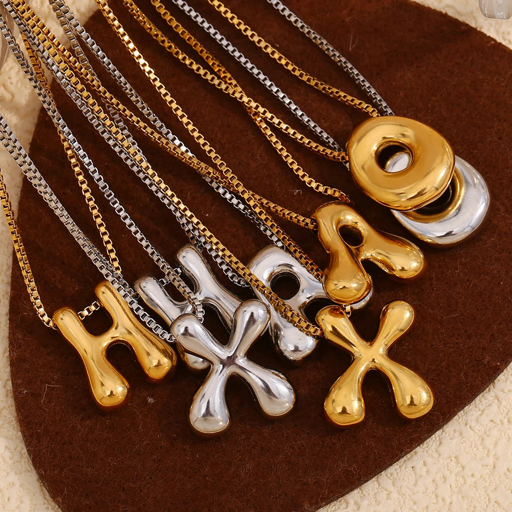 Initiale Necklace
