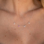 Collier avec initiale, pierre de naissance et signe du zodiaque