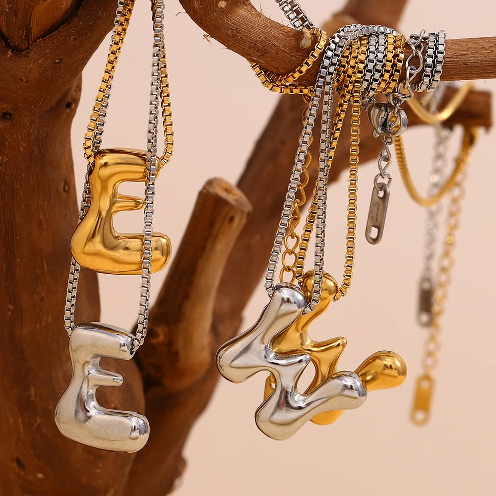 Initiale Necklace