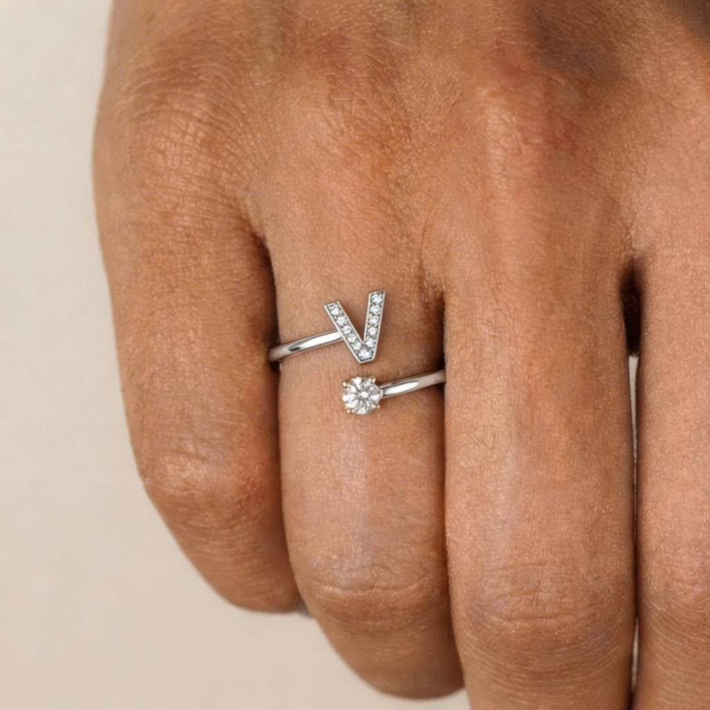 Bague initiale scintillante