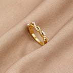 Eveline Twist Pearl Ring