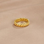 Amelie Calira Twisted Infinity Ring