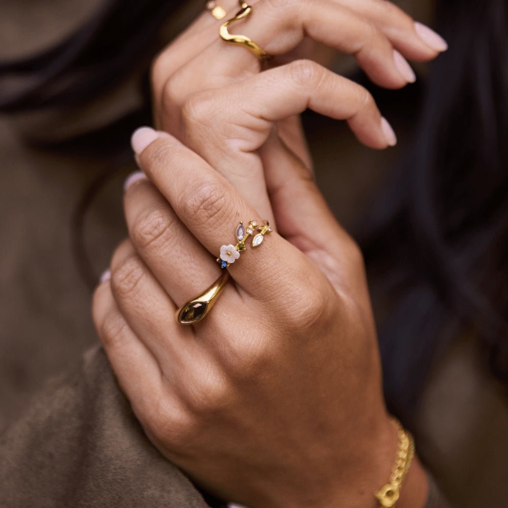 White Blossom Ring Gold