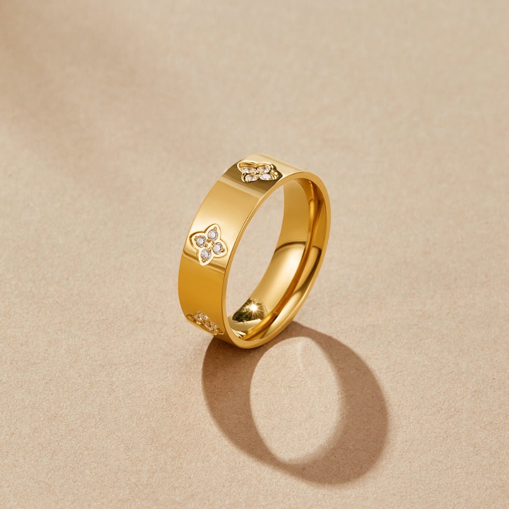The Gold Clover Band Ring