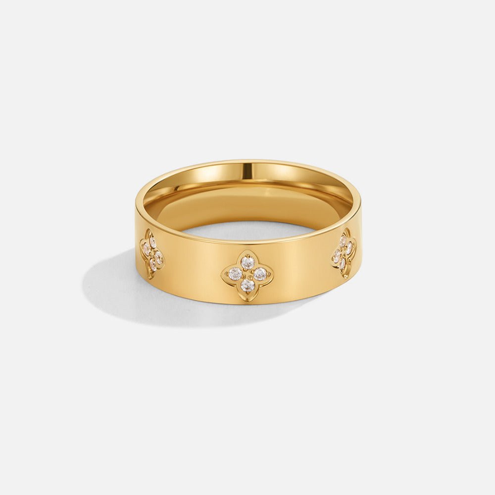 The Gold Clover Band Ring