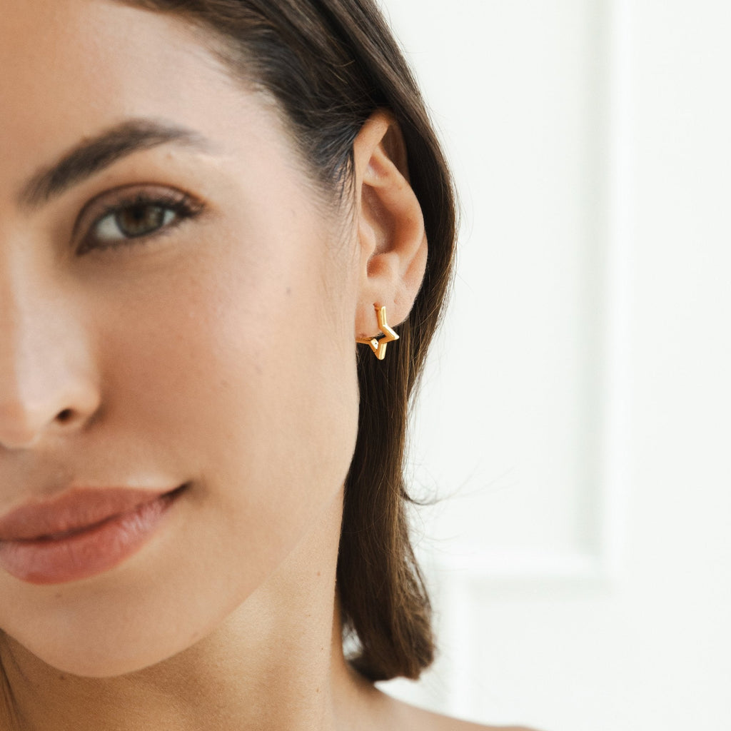 Gold Estrella Hoop Earrings