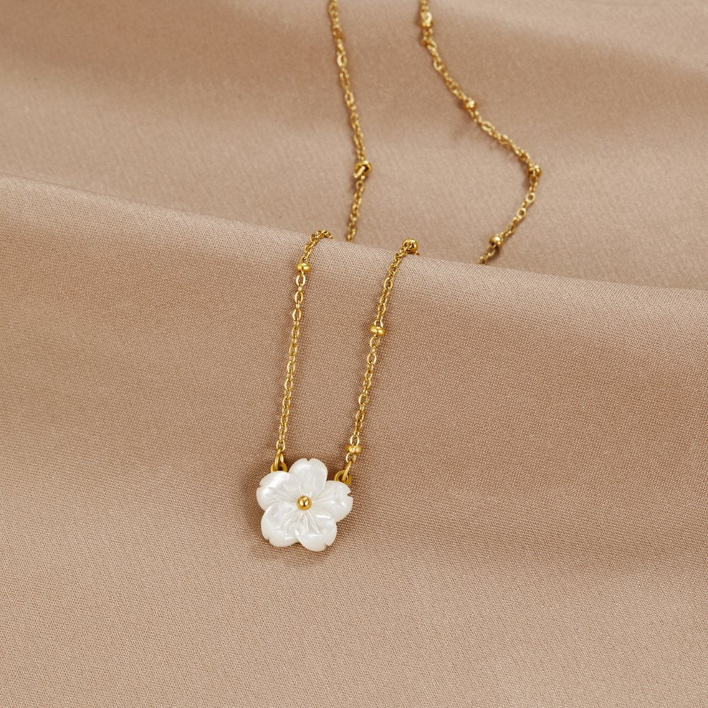 Claudine Flower Necklace